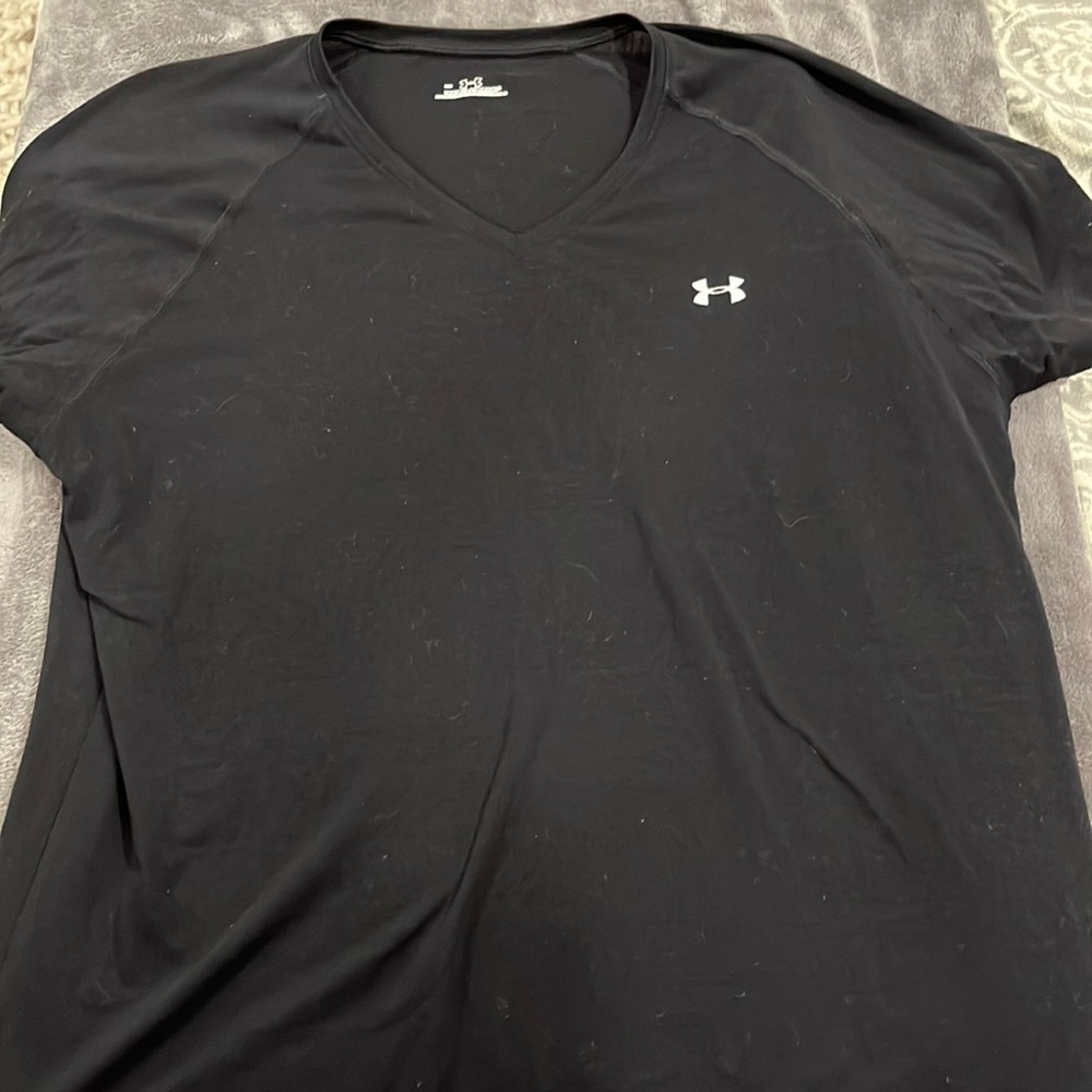 Women’s Under Armour Black t-shirt, size L